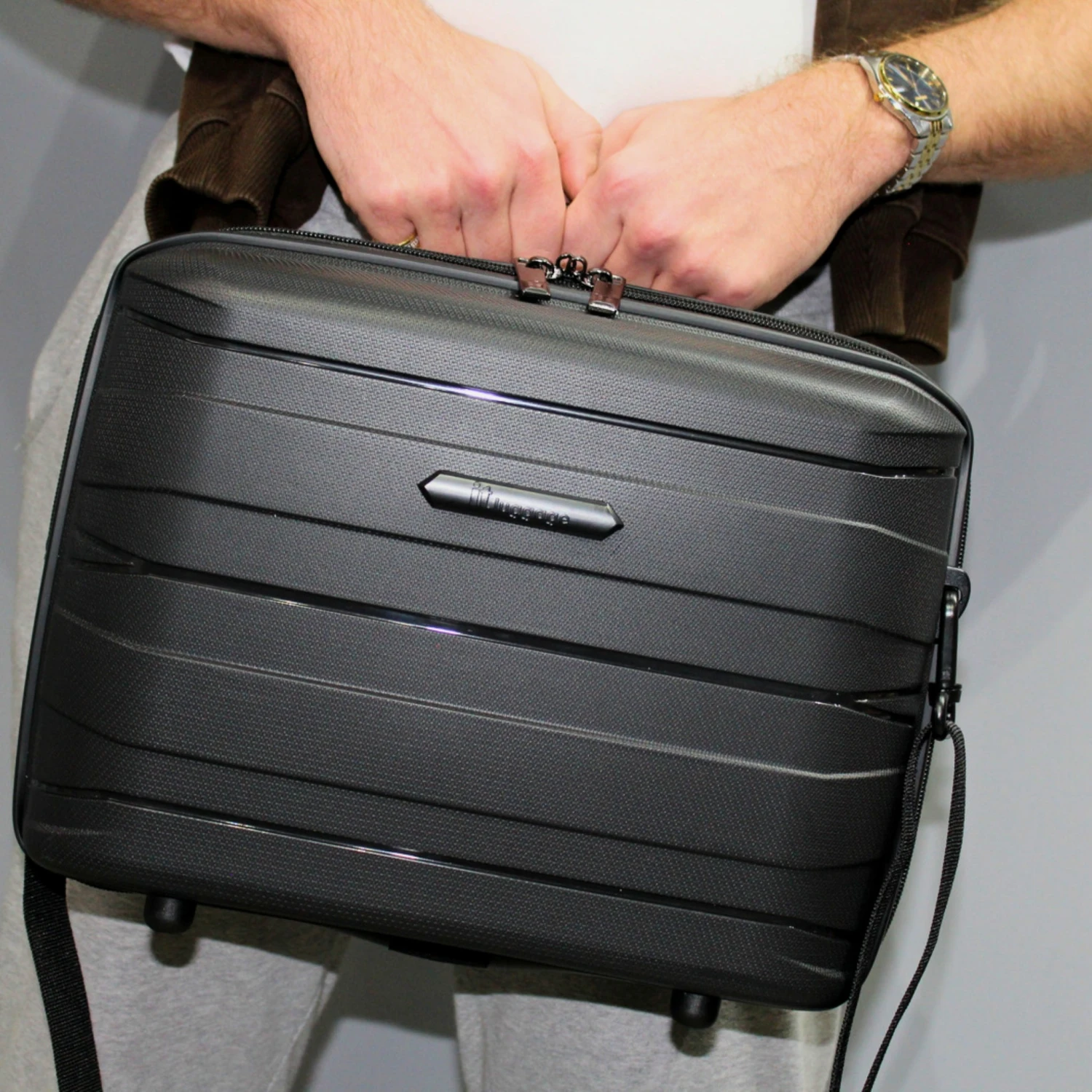 IT Luggage Momentous - Vanity Case (Black) 5 IT Luggage Momentous - Vanity Case (Black) - Image 5