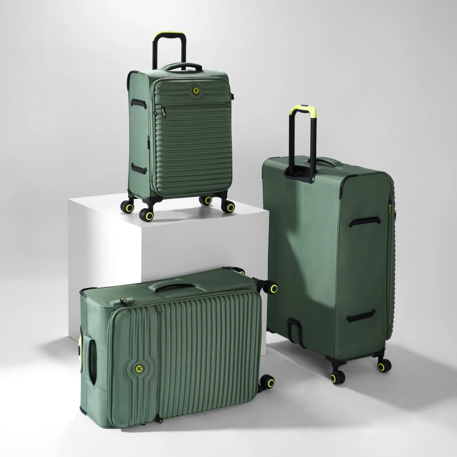 IT Luggage Circulator - Cabin (Hedge Green) 2 IT Luggage Circulator - Cabin (Hedge Green) - Image 2