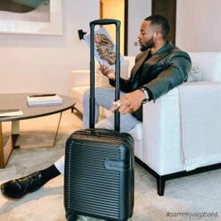 IT Luggage Valiant - Cabin (Black) 9 IT Luggage Valiant - Cabin (Black) -IT Luggage Shop sammyvagabond 2a3fd048 1734 4063 9c74 3b5162708526